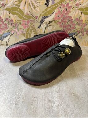 Black Casual Women’s Sz 5.5/6 Lace-Up Shoes with Burgundy Sole #0289